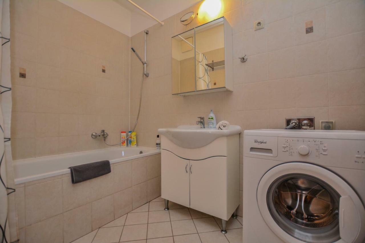 Design Free Parking Apartment In City Center Budapest Bagian luar foto